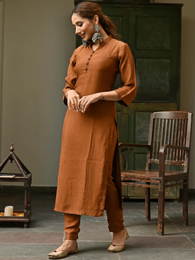 chanderi straight kurti pant with paisley detail